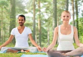 Stress ned med yoga og mindfulness